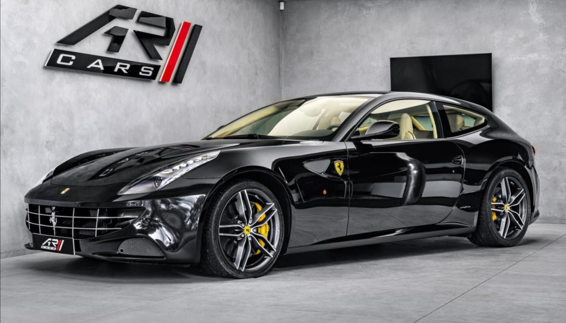 Ferrari FF FF V12 bicolor, Daytona, kamera, CZ