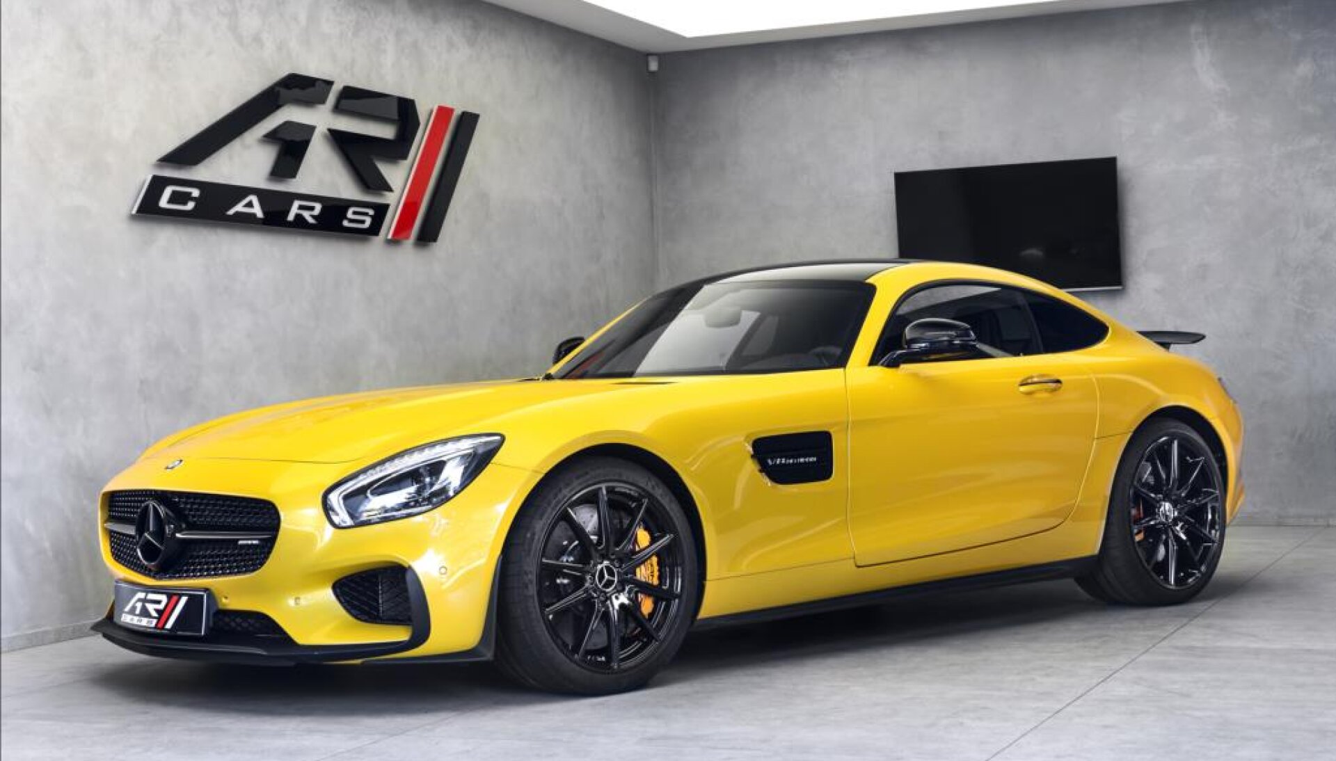 Mercedes-Benz AMG GT S Edition 1, keramiky, Burmester, servis