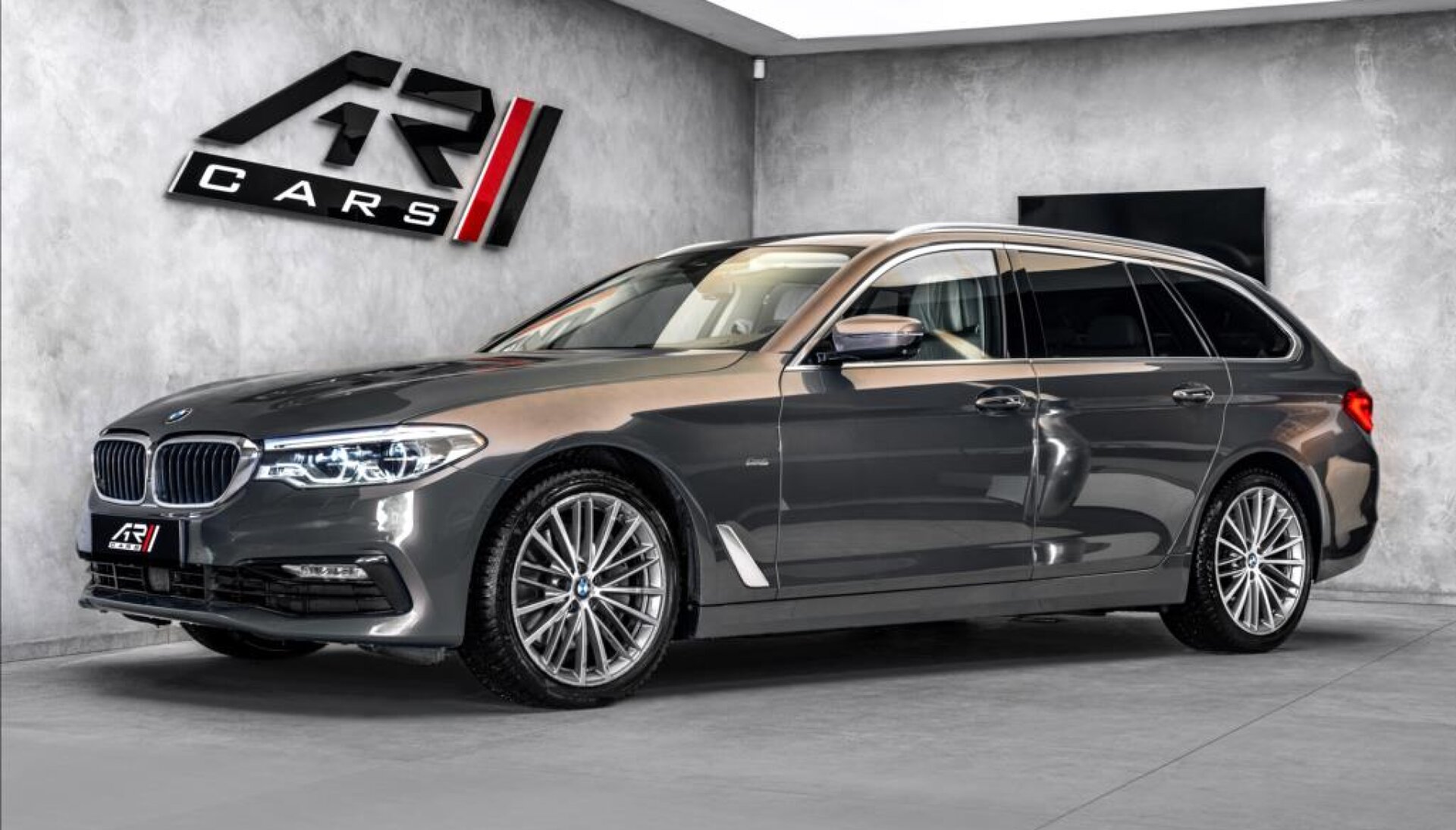 BMW Řada 5 540i xD Touring, Sport line, Individual