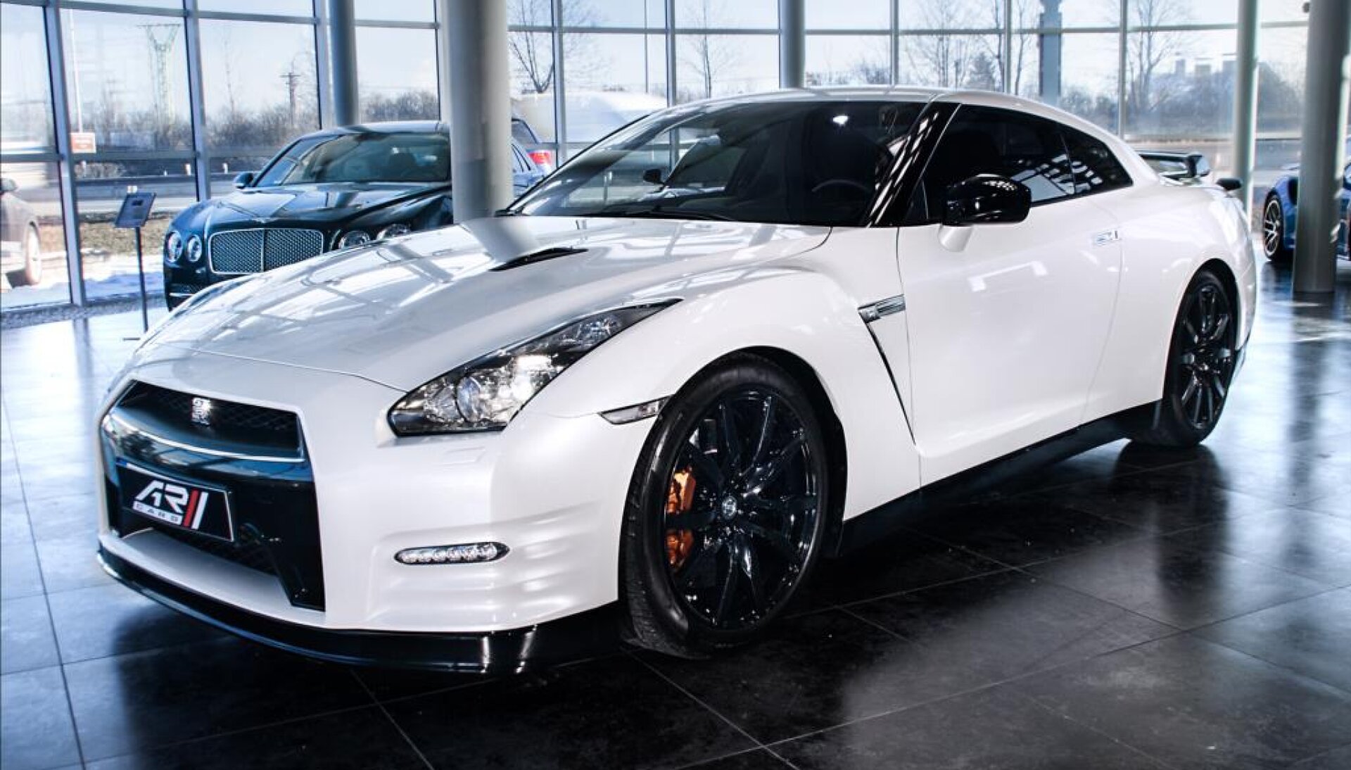 Nissan GT-R Black edition, Recaro, Kamera
