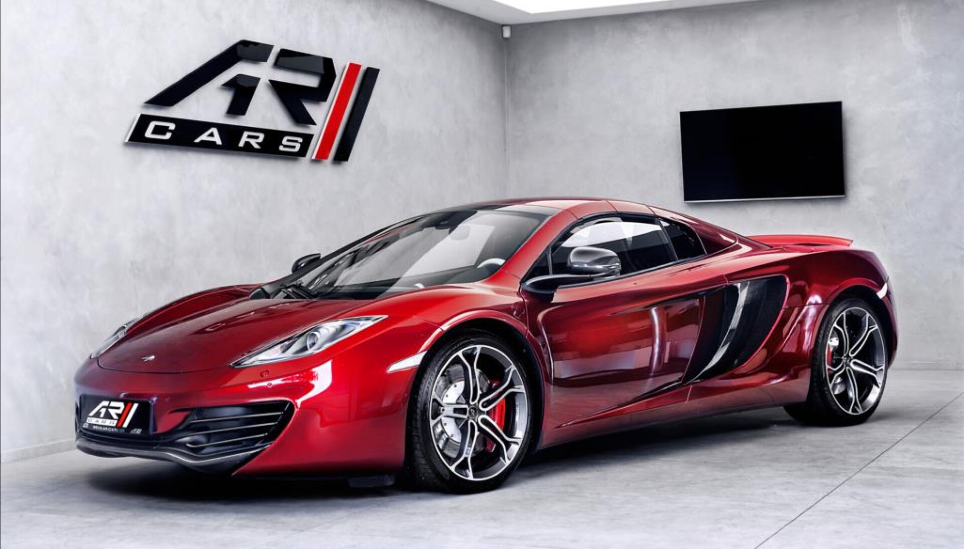 McLaren MP4-12C 3.8 twin turbo, karbon paket, lift systém