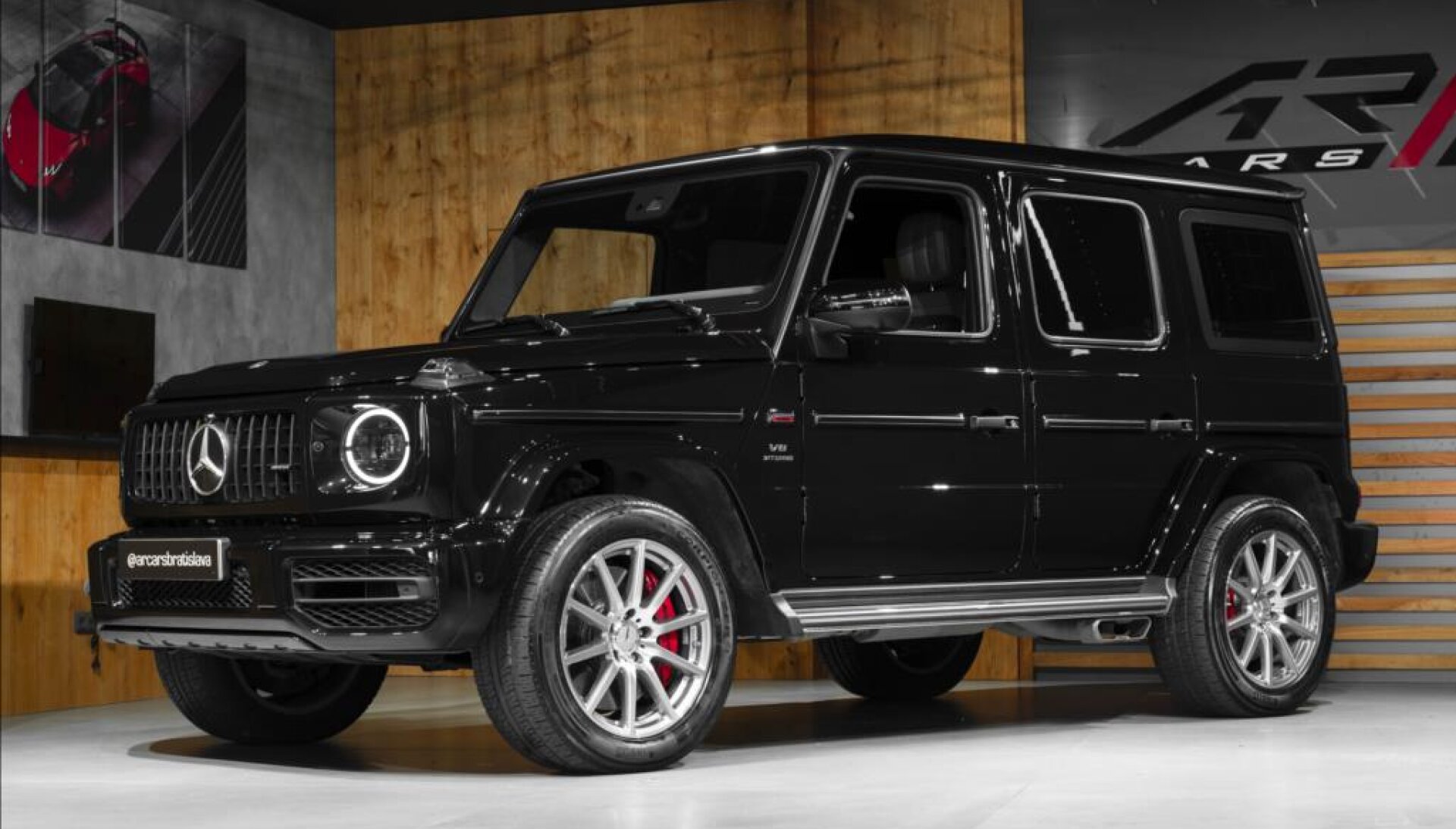 Mercedes-Benz Třídy G 4,0 G 63 AMG, BRABUS B 700, AKRAPOVIČ, BURMESTER