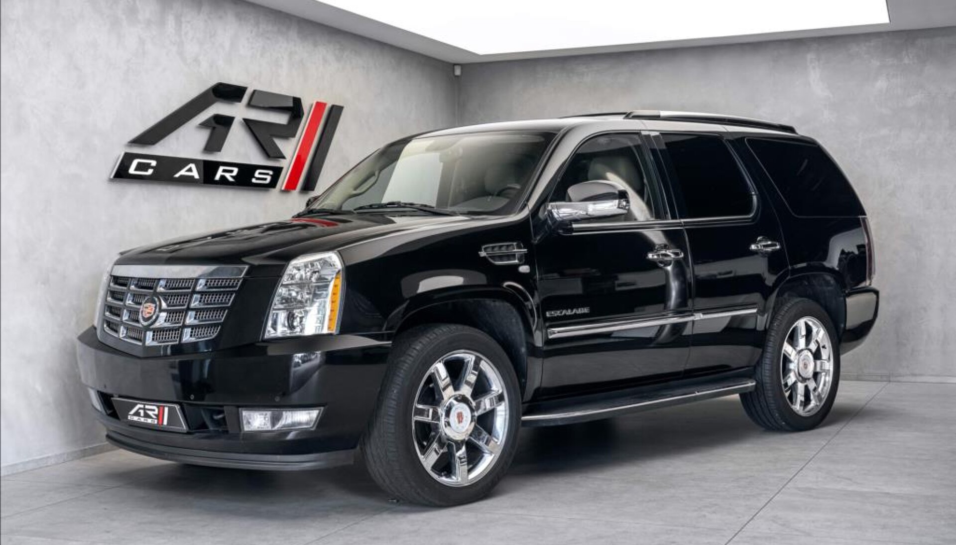 Cadillac Escalade 6,2 LUXURY, CZ, televize, kůže