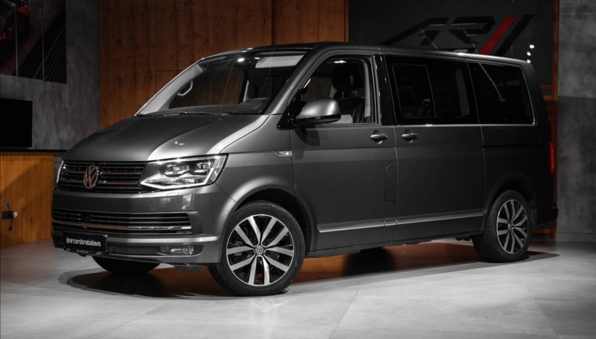 Volkswagen Multivan TDI Highline 4MOTION DSG, 7 MIESTNE, LED