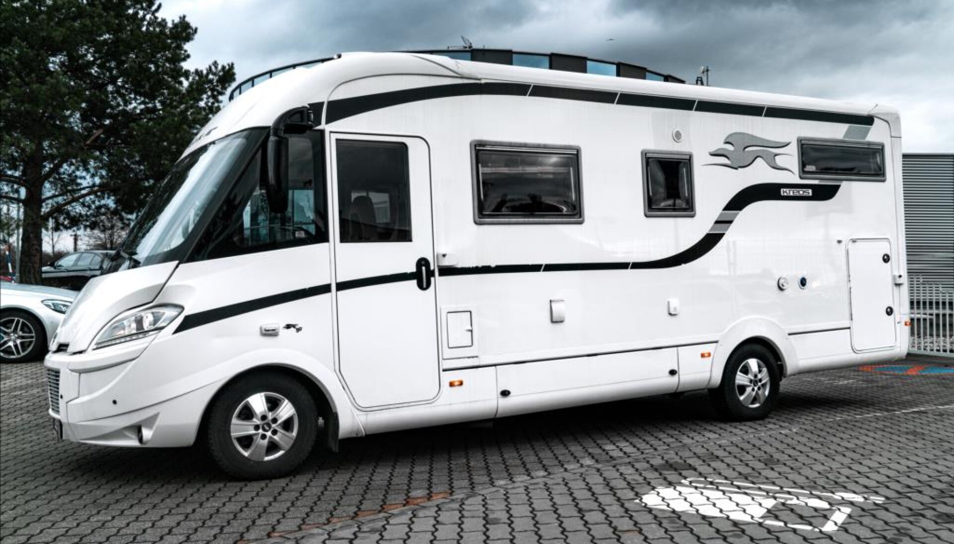 Laika KREOS 7009 3,0D 130kW, Max výbava obytný automobil