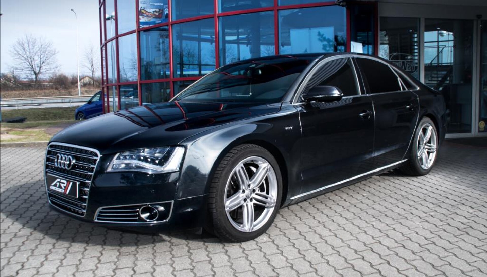 Audi A8 4.2 TDI quattro noční asist., vzduch, TV/DVD, LED,