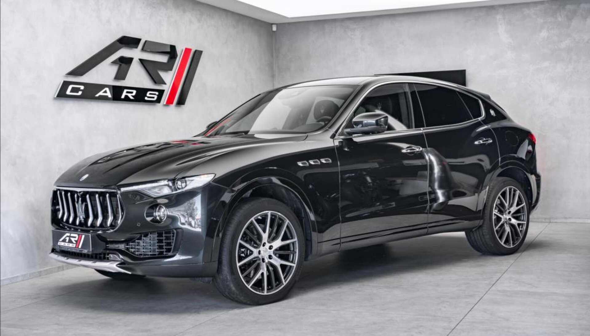 Maserati Levante S, Zegna edition, panorama, B/W sound