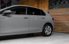 Volkswagen Golf 1,0 VIII, LIFE, KAMERA, ŤAŽNÉ ZARIADENIE, NOVÉ
