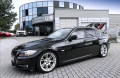 BMW Řada 3 335i, kůže Dakota, 18" M kola, PDC