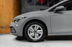Volkswagen Golf 1,0 VIII, LIFE, KAMERA, ŤAŽNÉ ZARIADENIE, NOVÉ
