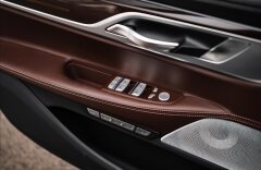 BMW Řada 7 6,6 M760 i L xDrive V12, PANORAMA, B&W