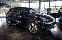 Porsche Cayenne Turbo keramiky, PDCC, panorama, ventilace, Bose