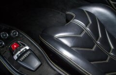 Ferrari 458 Italia, karbon paket, titan. výfuky, top stav