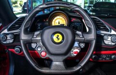 Ferrari 488 Spider, karbonová sedadla, kamera, skladem