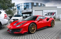 Ferrari 488 Pista coupe, JBL, lift, navigace