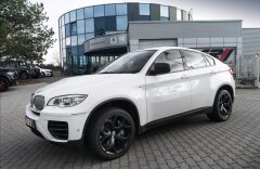 BMW X6 M50d xDrive, head-up, nezávislé top.