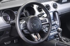 Ford Mustang GT 5.0 V8 Premium, výfuky Borla, kovaná 20" kola