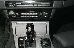 BMW Řada 5 Head Up CZ  M 550D xDRIVE Odvětr.sed.