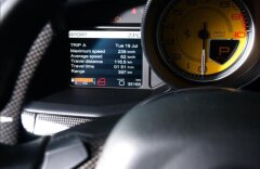 Ferrari 458 Italia, karbon paket, titan. výfuky, top stav