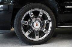 Cadillac Escalade 6,2 LUXURY, CZ, televize, kůže