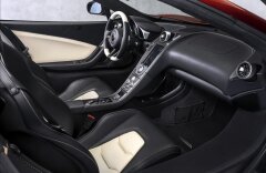 McLaren MP4-12C 3.8 twin turbo, karbon paket, lift systém