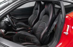 Ferrari 488 GTB, LEDs karbon, JBL, lift