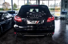 Porsche Cayenne Turbo keramiky, PDCC, panorama, ventilace, Bose