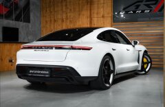 Porsche Taycan Turbo S, keramiky, karbon, PDCC, Matrix