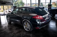 Porsche Cayenne Turbo keramiky, PDCC, panorama, ventilace, Bose
