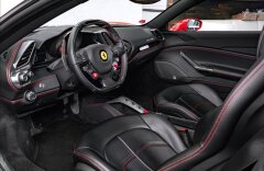 Ferrari 488 GTB, LEDs karbon, JBL, lift
