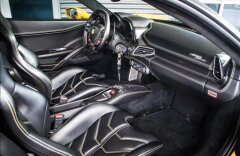 Ferrari 458 Italia, karbon paket, titan. výfuky, top stav