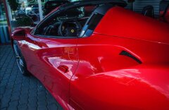 Ferrari 488 Spider, karbonová sedadla, kamera, skladem