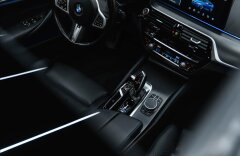 BMW Řada 5 4,4 M550i xDrive, H/K, HEAD-UP, PANO, LASER