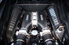 Ferrari 458 Italia, karbon paket, titan. výfuky, top stav