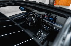 BMW Řada 5 4,4 M550i xDrive, H/K, HEAD-UP, PANO, LASER