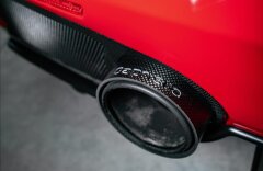 Ferrari 488 GTB, LEDs karbon, JBL, lift