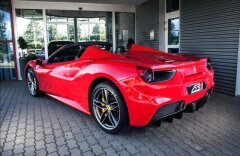 Ferrari 488 Spider, karbonová sedadla, kamera, skladem