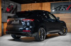 Maserati Levante 3,8 TROFEO, V8, PANO, KARBÓN