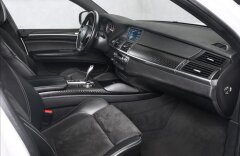 BMW X6 M50d xDrive, head-up, nezávislé top.