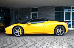 Ferrari 458 Italia, karbon paket, titan. výfuky, top stav
