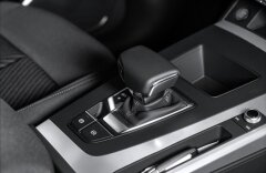 Audi Q5 2.0TDI Q S line, možný O leasing