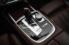 BMW Řada 7 6,6 M760 i L xDrive V12, PANORAMA, B&W