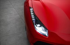 Ferrari 488 GTB, LEDs karbon, JBL, lift