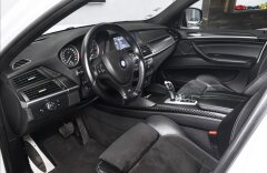BMW X6 M50d xDrive, head-up, nezávislé top.