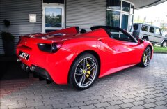 Ferrari 488 Spider, karbonová sedadla, kamera, skladem