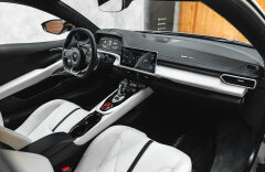 Lotus Emira V6 First Edition, KEF, ZÁRUKA