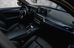 BMW Řada 5 4,4 M550i xDrive, H/K, HEAD-UP, PANO, LASER