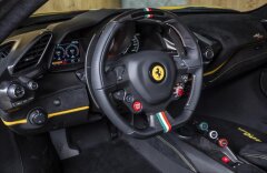 Ferrari 488 Pista, karbon, lift, JBL, tricolore