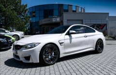 BMW M4 coupe, LED, asistenty, kovaná kola, 520PS
