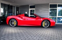 Ferrari 488 Spider, karbonová sedadla, kamera, skladem